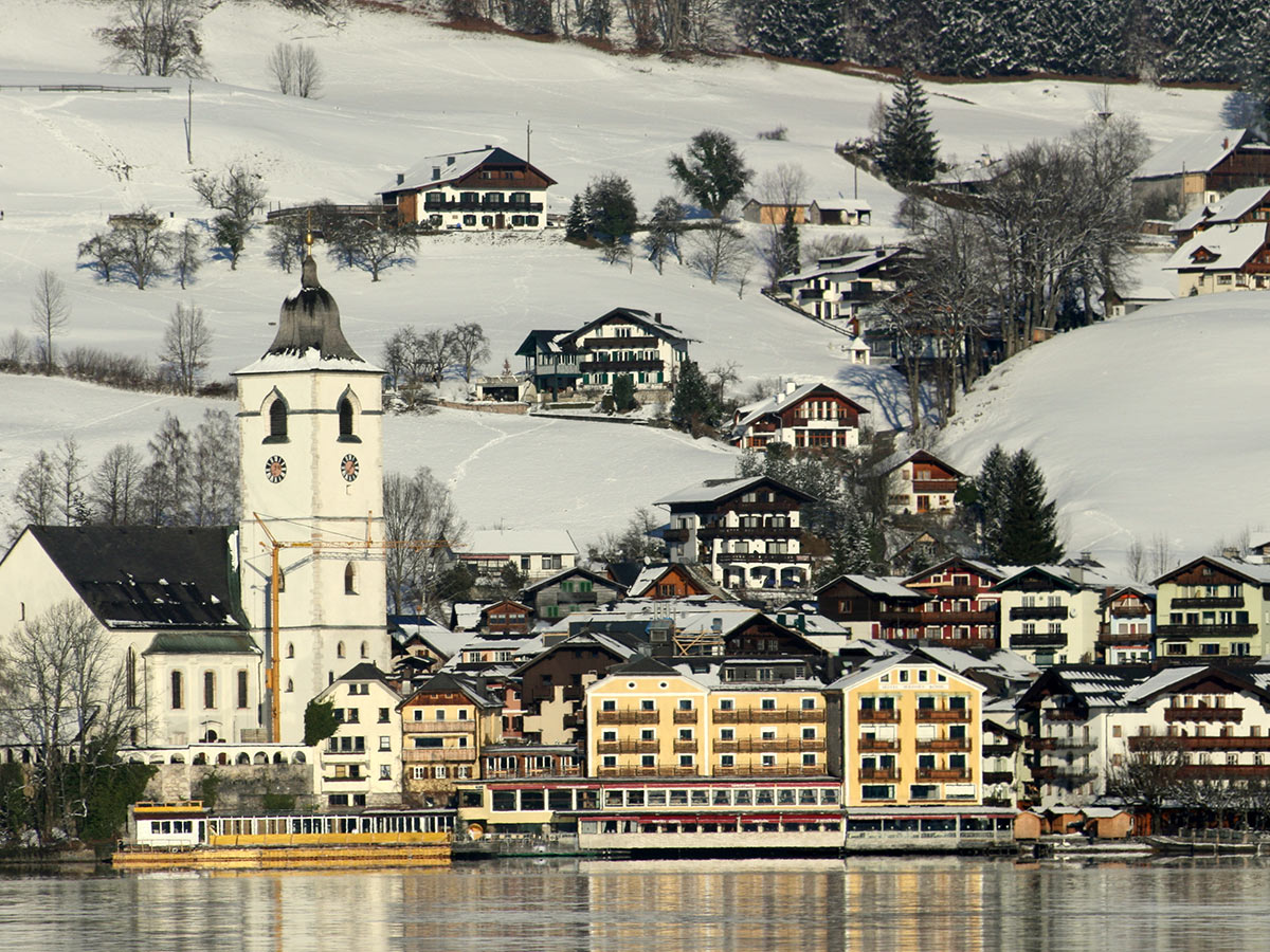 st-wolfgang-im-weissen-roessel-hier-steht-das-glueck-vor-der-tuer-st.-wolfgang-5688223.jpg