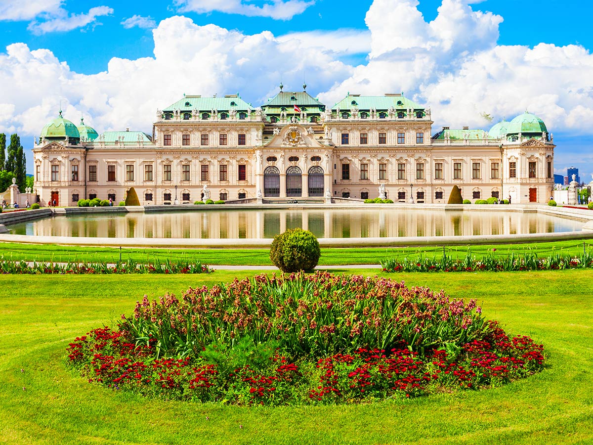 wien-genuss-und-kultur-fuer-alle-sinne-mit-wiener-wald-helenental-und-neusiedlersee-schloss-belvedere-362251746.jpg