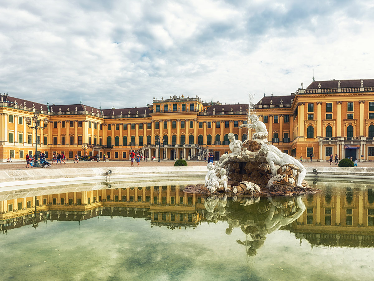 wien-herrliche-tage-in-der-kaiserstadt-schloss-schoenbrunn-184039687.jpg