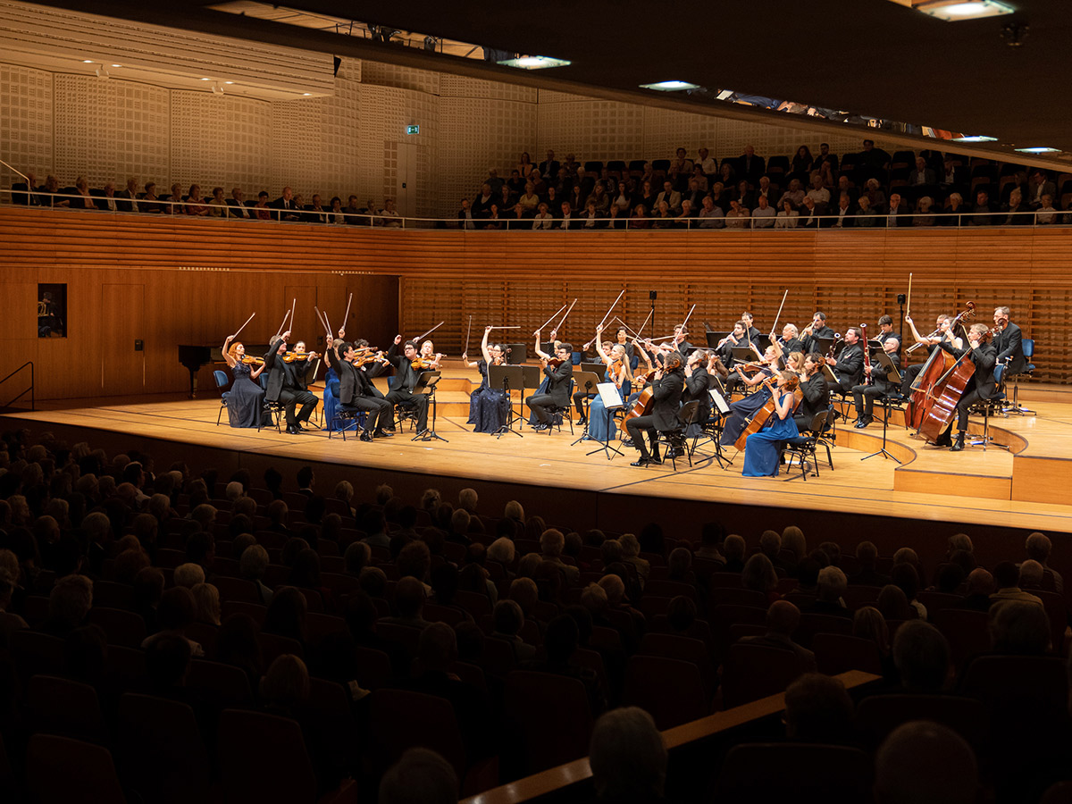 luzern-am-vierwaldstaettersee-musik-und-kunstgenuss-beim-lucerne-festival-im-kkl-sinfonieorchester-kkl_sinf_18fu_2012.jpg
