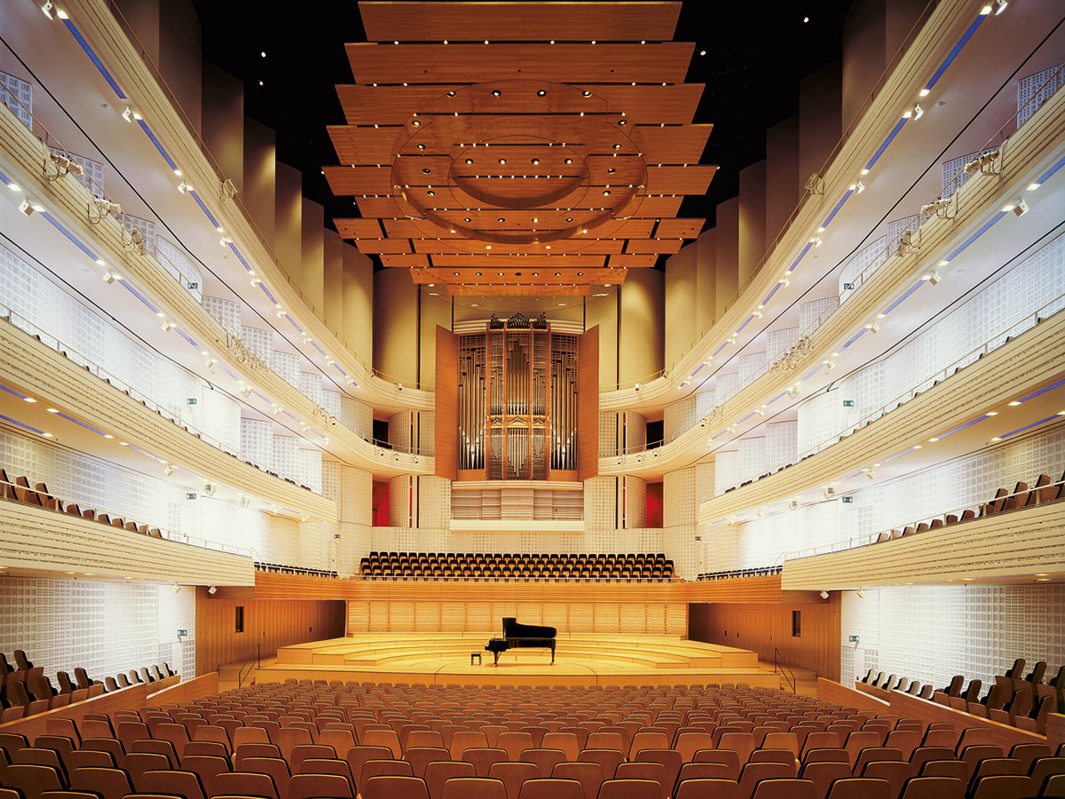 luzern-pianofestival-2-konzertsaal-buehne-fluegel.jpg