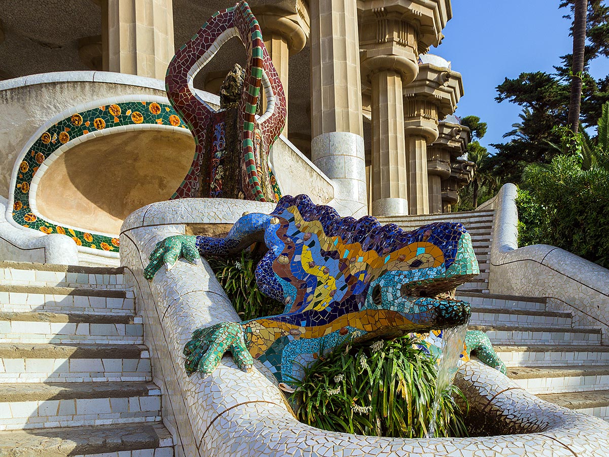 barcelona-dragon-fountain-at-parc-guell-67470117.jpg