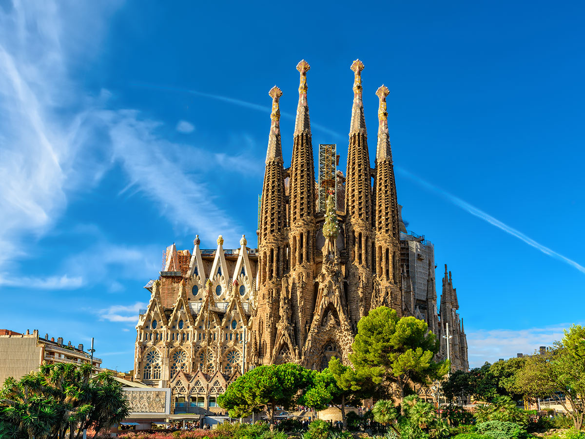 barcelona-zauberhafte-stadt-am-meer-mit-besuch-der-sagrada-familia-sagrada-familia-105502541.jpg