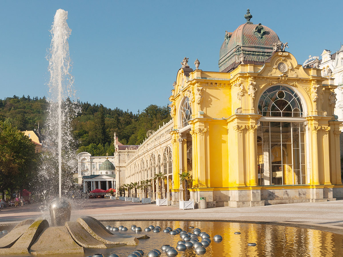 marienbad-boehmisches-baederdreieck-marianske-lazne-spa-fountain-colonnade-55376846.jpg