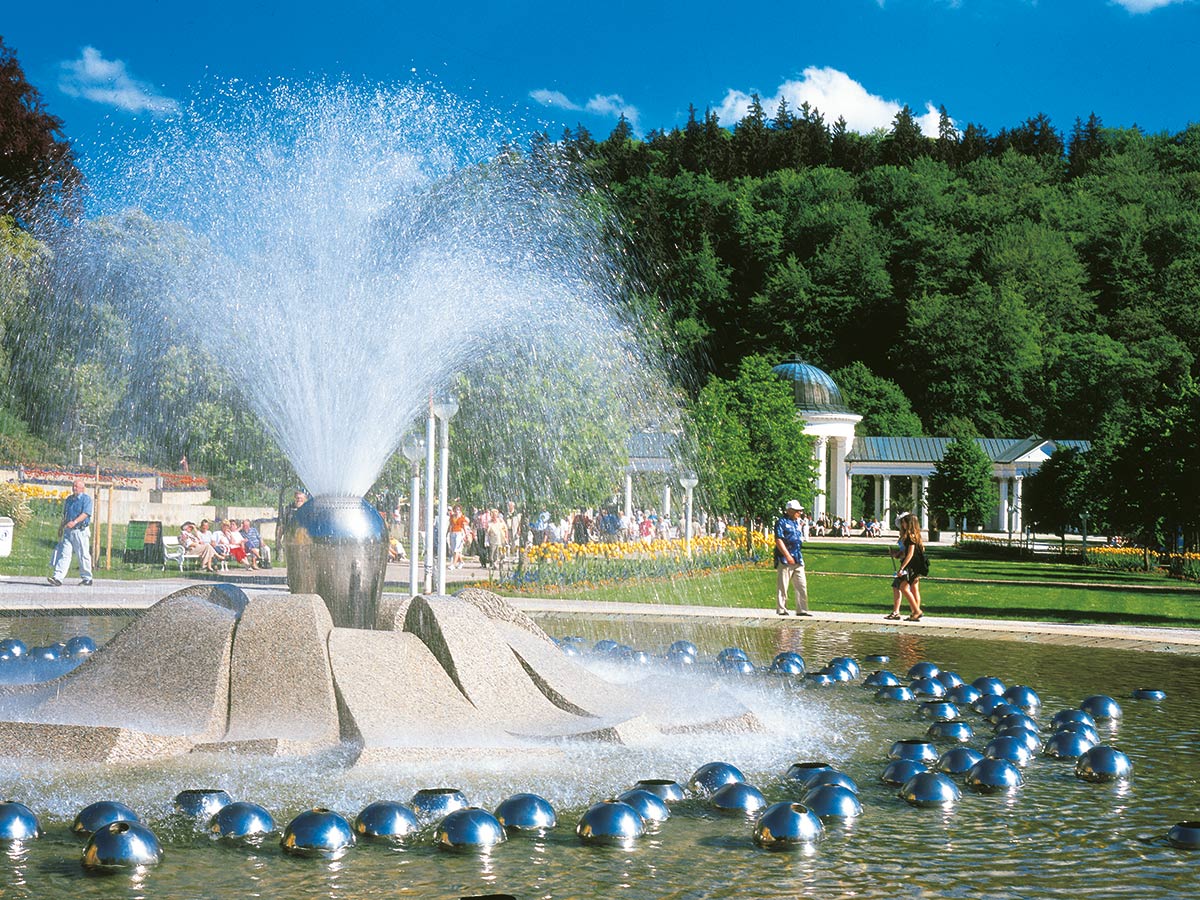 marienbad-kuren-wie-einst-kaiser-und-koenige-fontaene-07_fontana_17229022076_o.jpg
