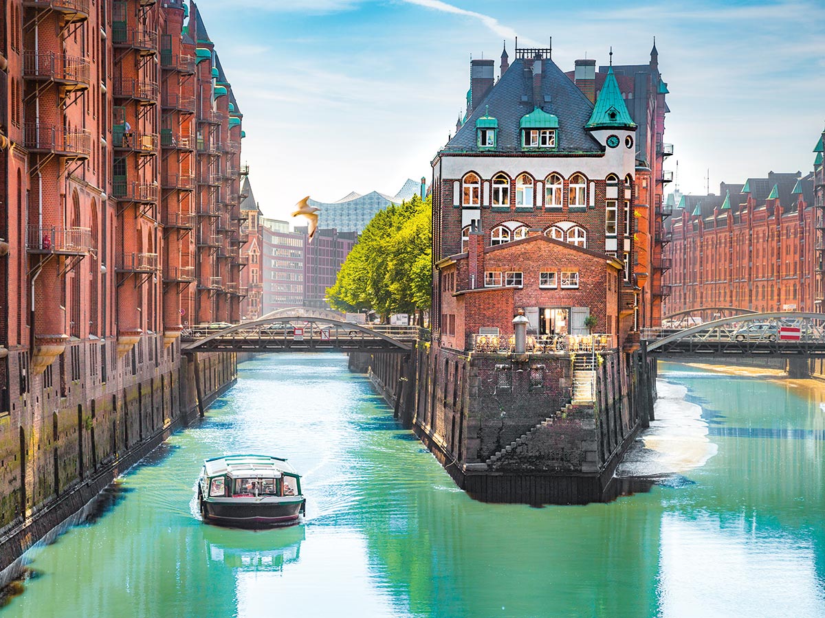 hamburg-sonderreise-laeiszhalle-hamburg-speicherstadt-wasserschloss-272278524.jpg