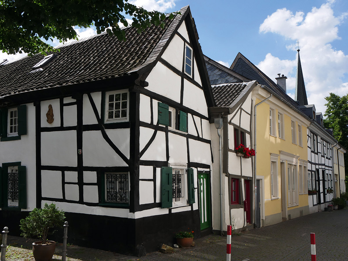 muelheim-an-der-ruhr-entdeckungen-zwischen-historie-und-flusslandschaft-527026276.jpg